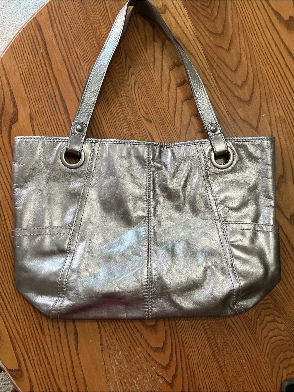 Fossil Metallic Silver Leather Tote Bag - Stylish Everyday Shoulder Bag - Picture 3 of 6